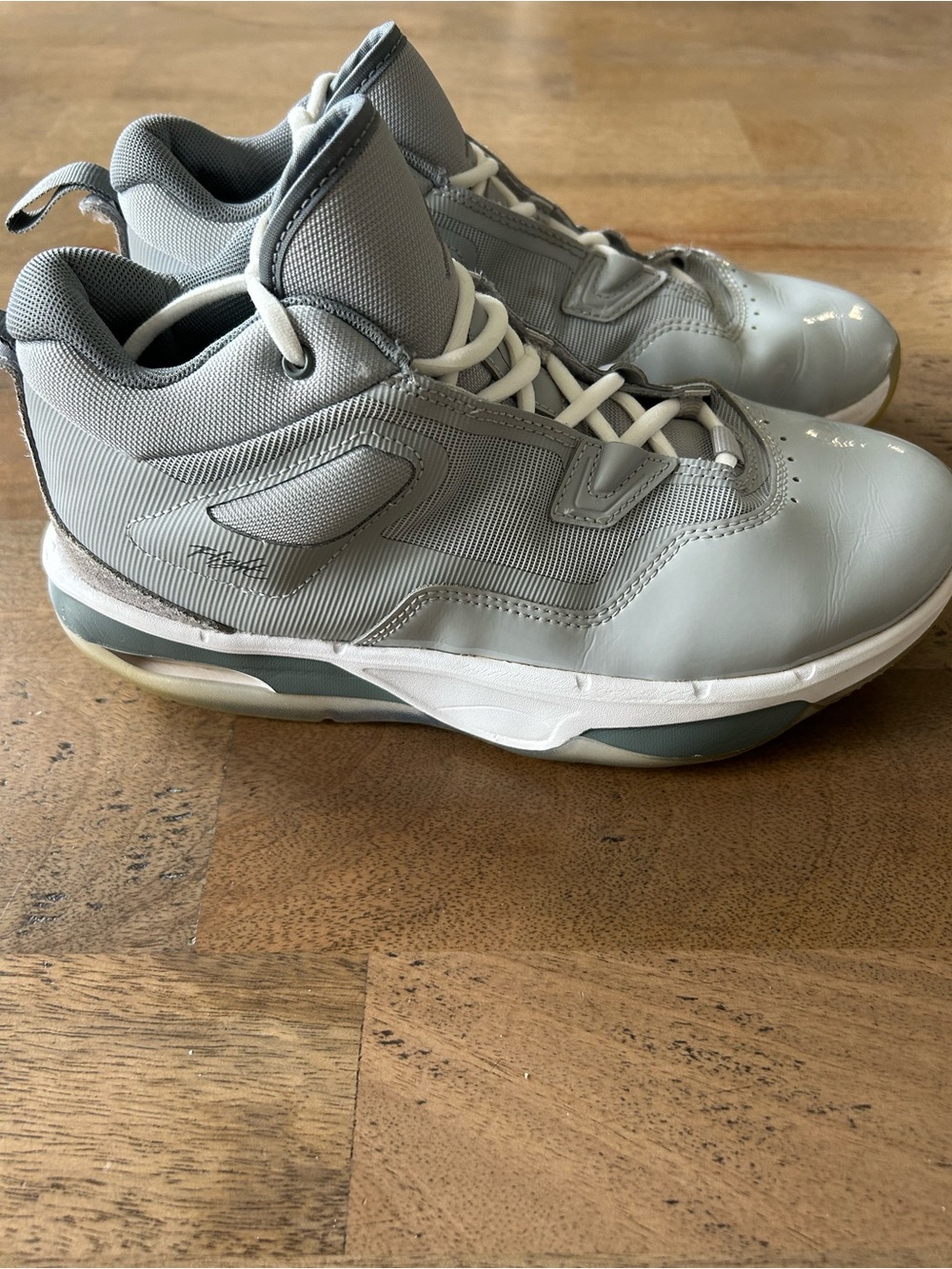 Jordan Youth Sneakers Size 5.5Y - Picture 3 of 7